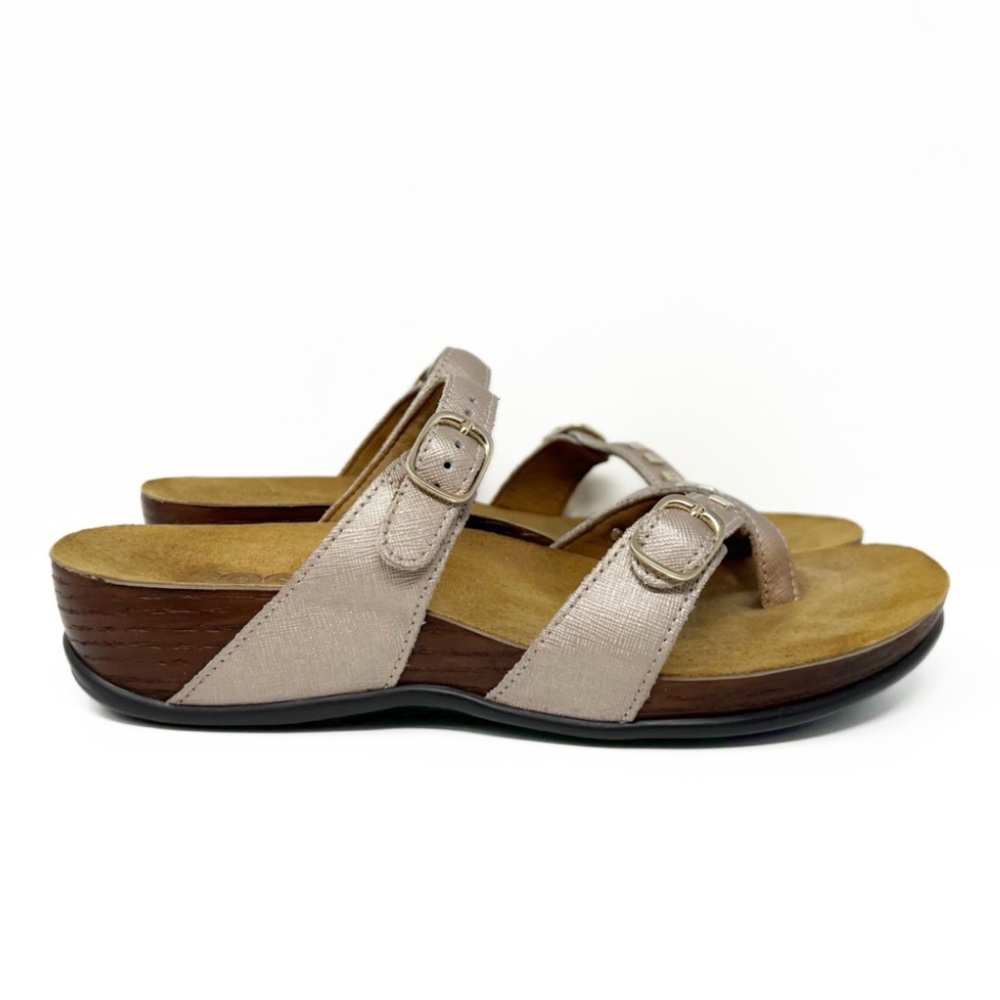 SOLD! SAS Jett Metallic Gold Studded Slip on Sandals Comfort Slip on Size 8M - Picture 3 of 12